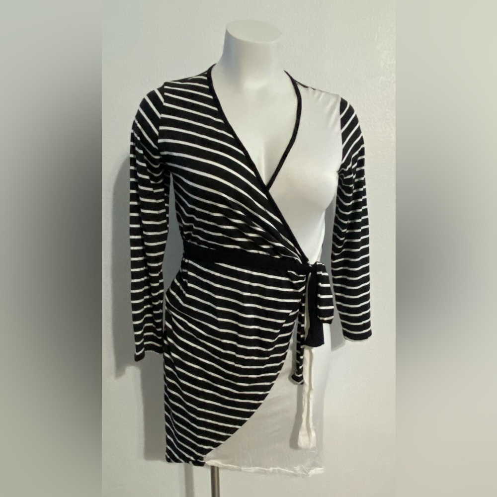 3X fits like a 2x, is why it’s listed under 2X. Boutique brand. New no tags